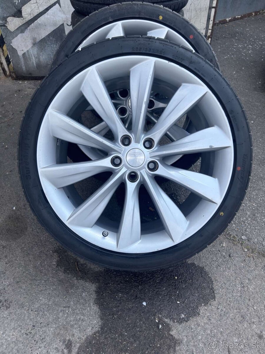 Tesla model S Elektrony - 2