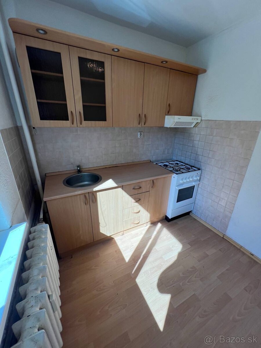 na predaj 3-izbový byt s balkónom - 2