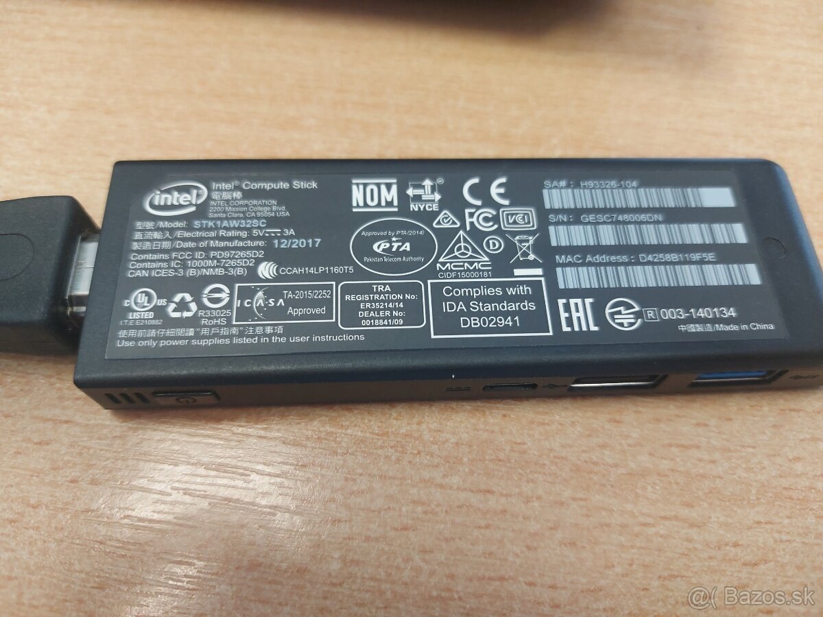 Intel Compute Stick STK1AW32SC - Mini PC v TOP stave - 2