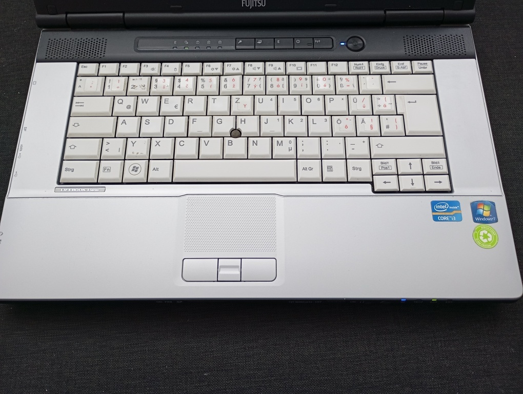 Fujitsu Lifebook e751, Intel® Core™i3 , 8gb ram RS232 ,Win7 - 2