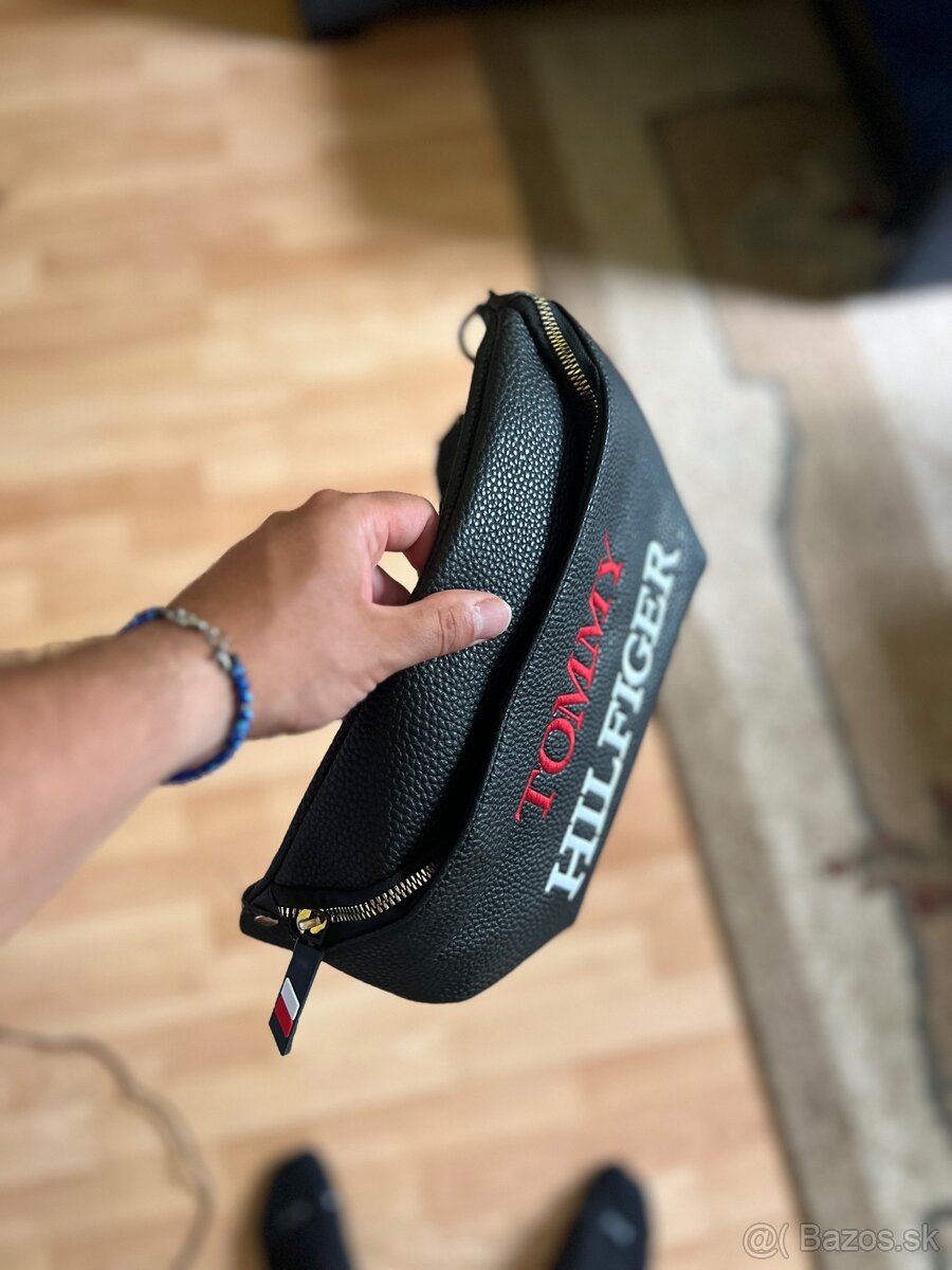 TOMMY HILFIGER Ľadvinka 'CENTRAL' vo farbe Čierna - 2