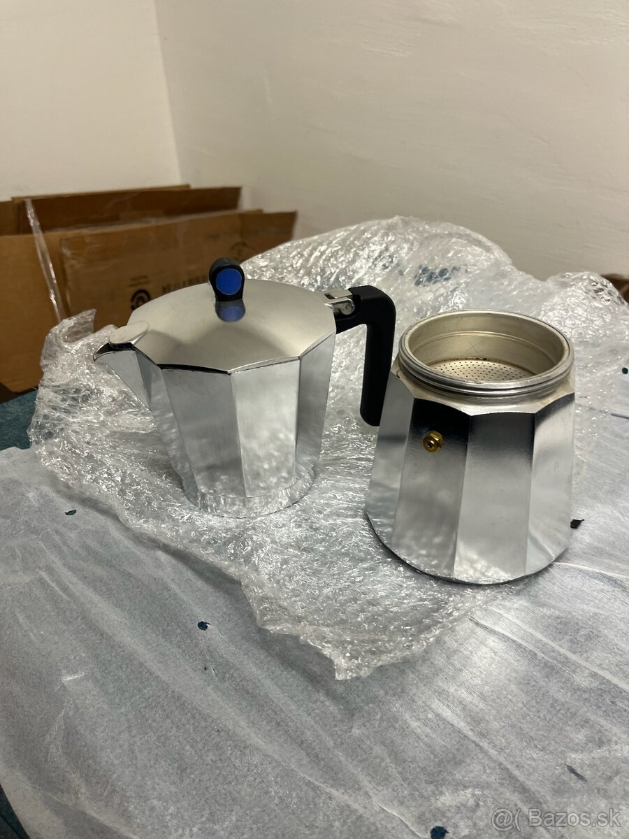 Hliníková moka kanvica – klasický kávovar na 6 šálok - 2