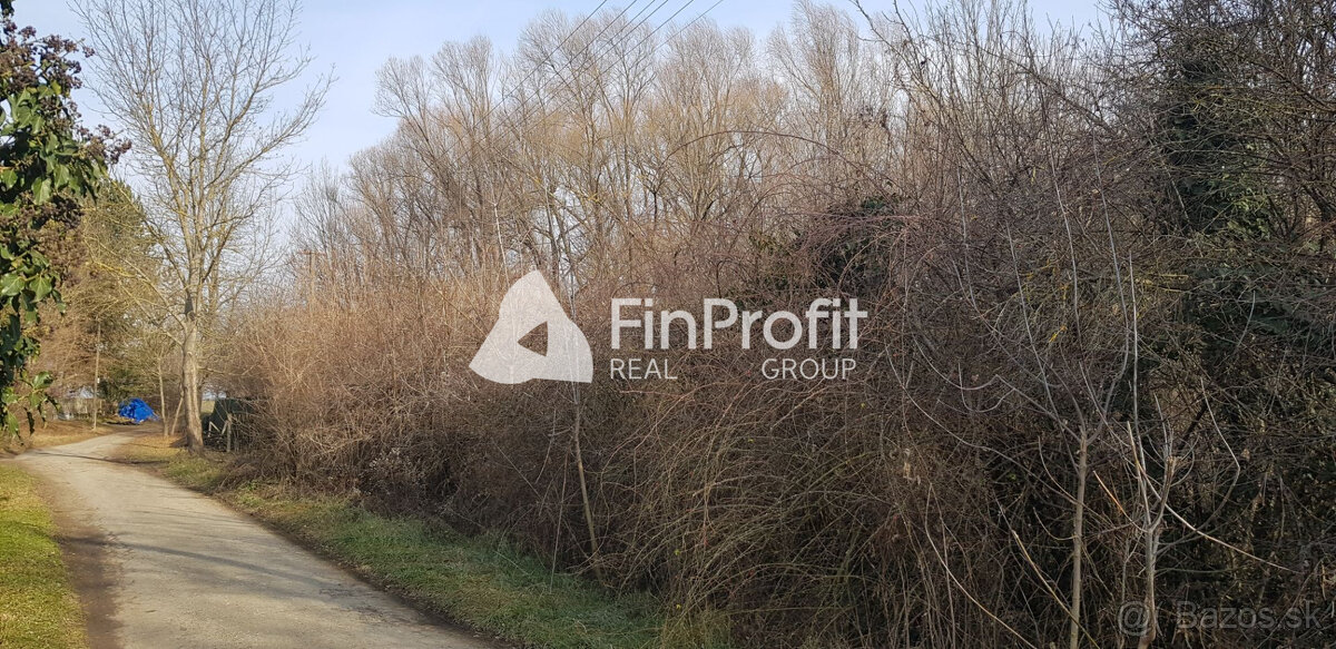 Predám stavebný pozemok Podhorany Sokolníky 5867m2. - 2