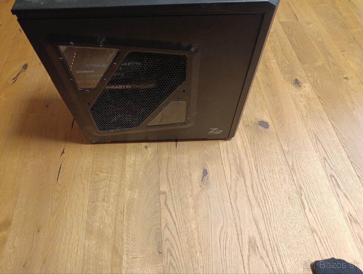 Stolový skladací herný Pc - 2