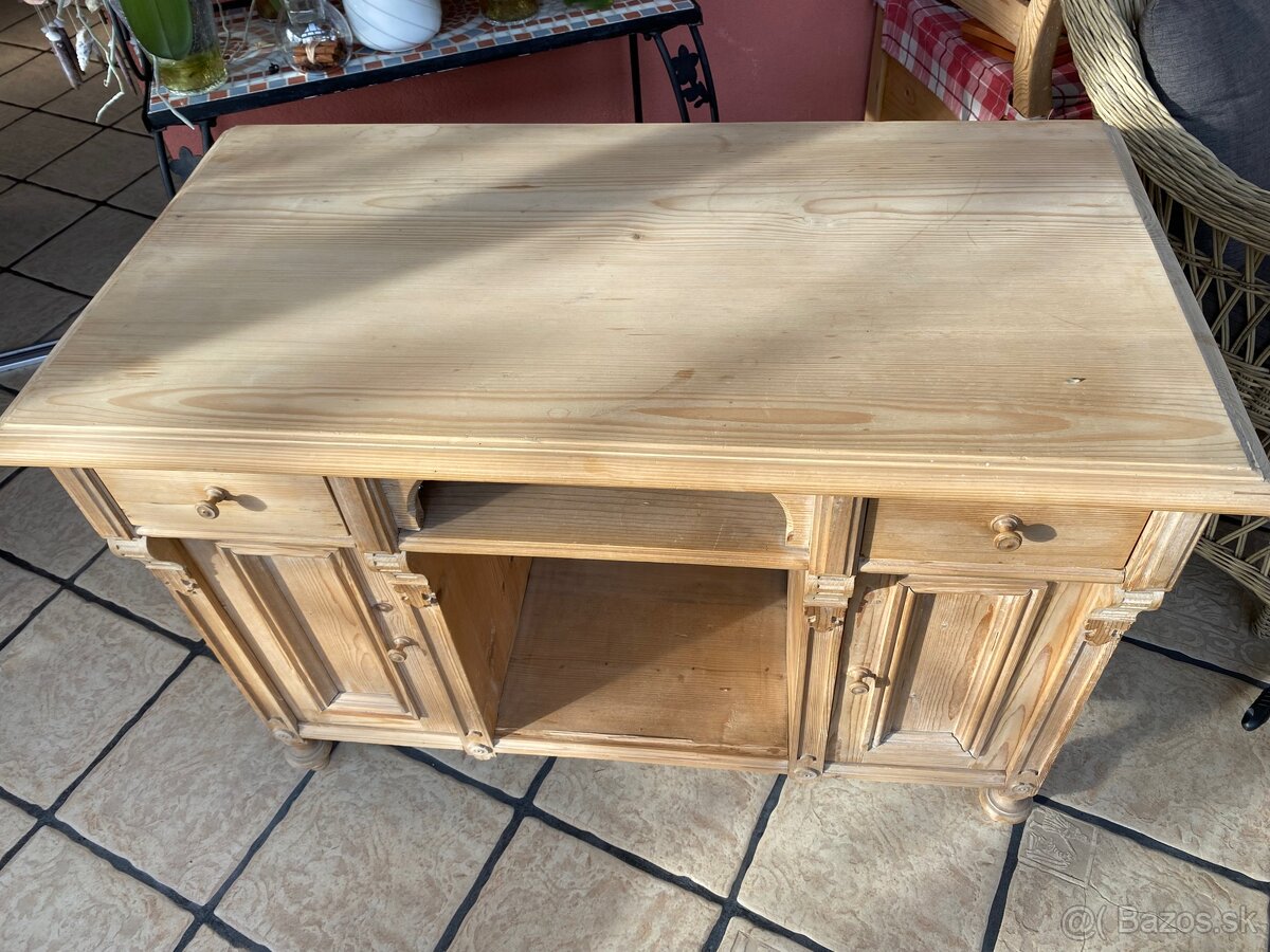 Starý starožitný stolík - 2