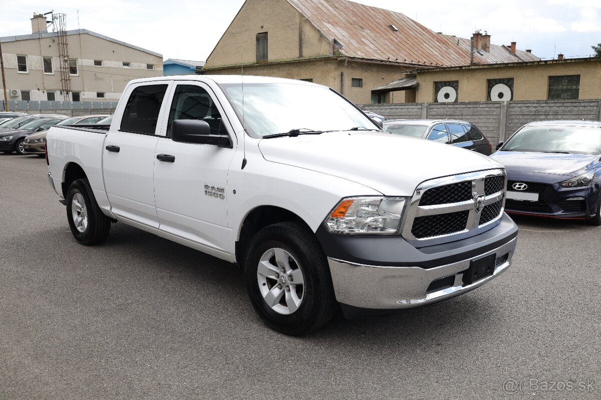 Dodge RAM 1500 4WD Crew Cab 140.5" ST - 2