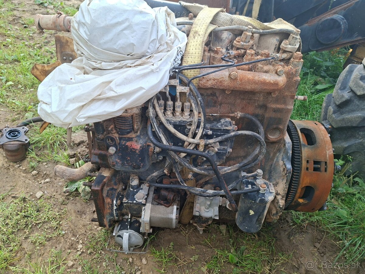 ROZPREDAM TRAKTOR ZETOR 7340TURBO V PREVEDENI JOHN DEERE - 2