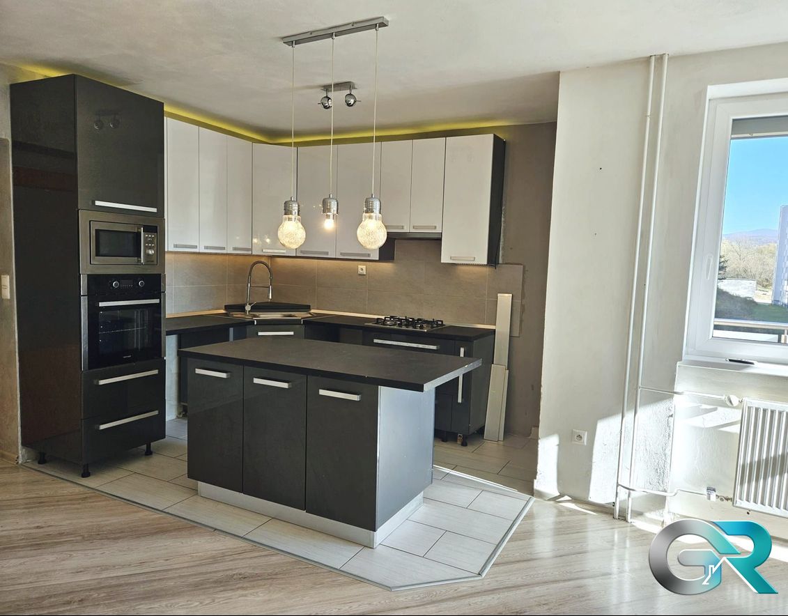 Exkluzívne ponúkame na predaj veľkometrážny 4-izbový byt, sí - 2