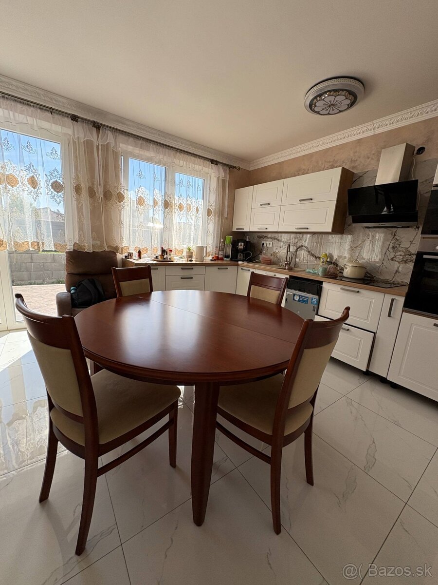 Predam roztahovaci stol - 2