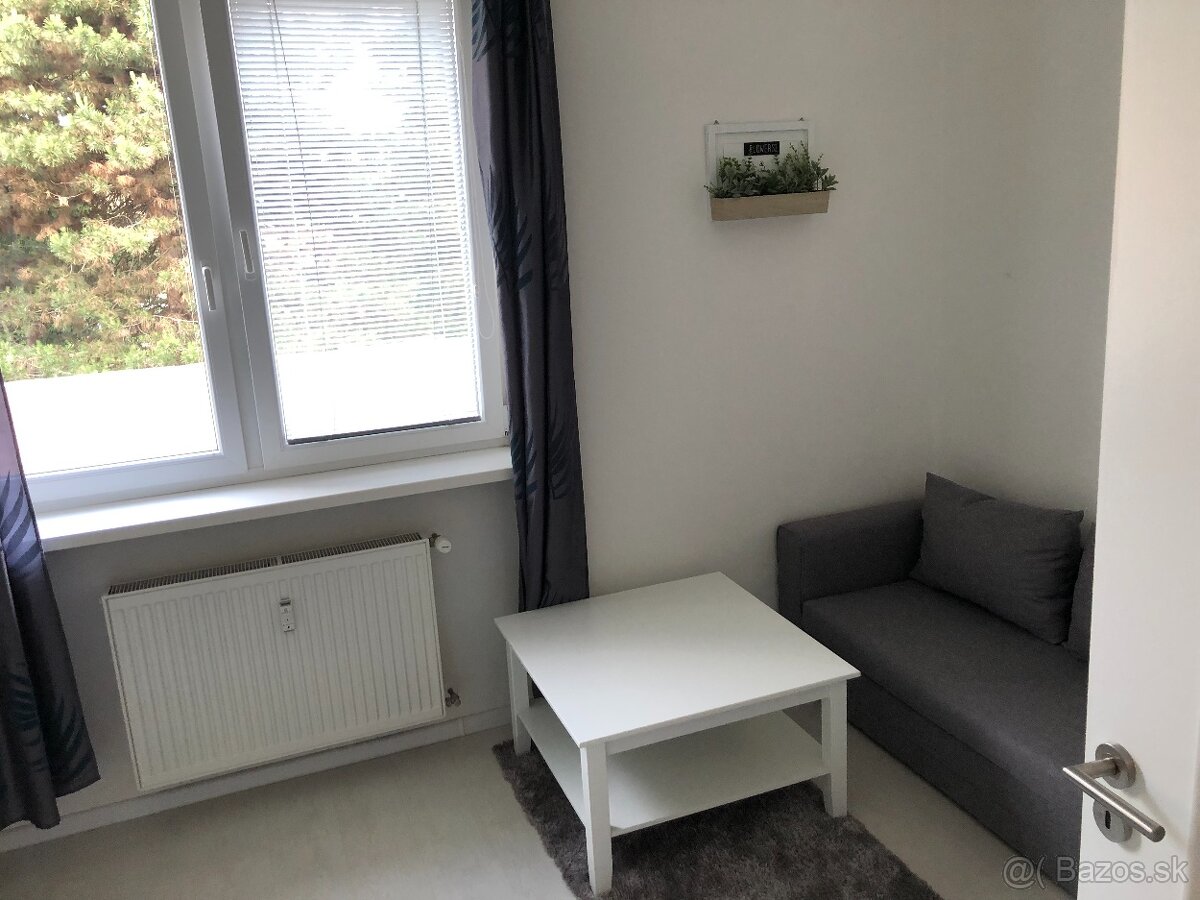 Prenajmem garsónku Piešťanská 4, Trenčín (budova Pošty) - 2