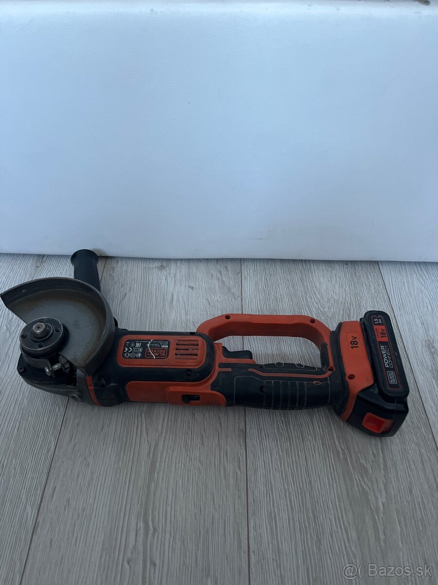 Black + Decker uhlova aku bruska - 2