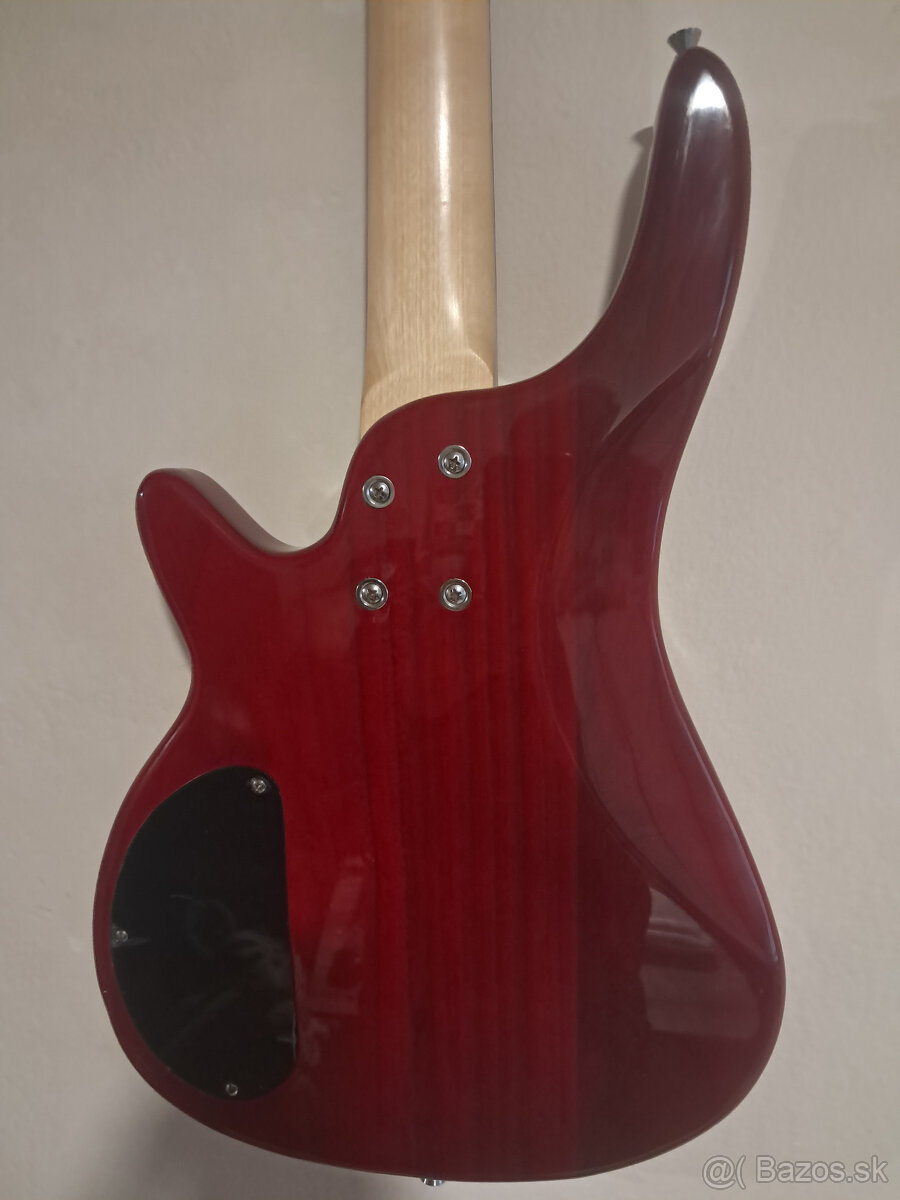 basgitara s kratkou menzurou - 2