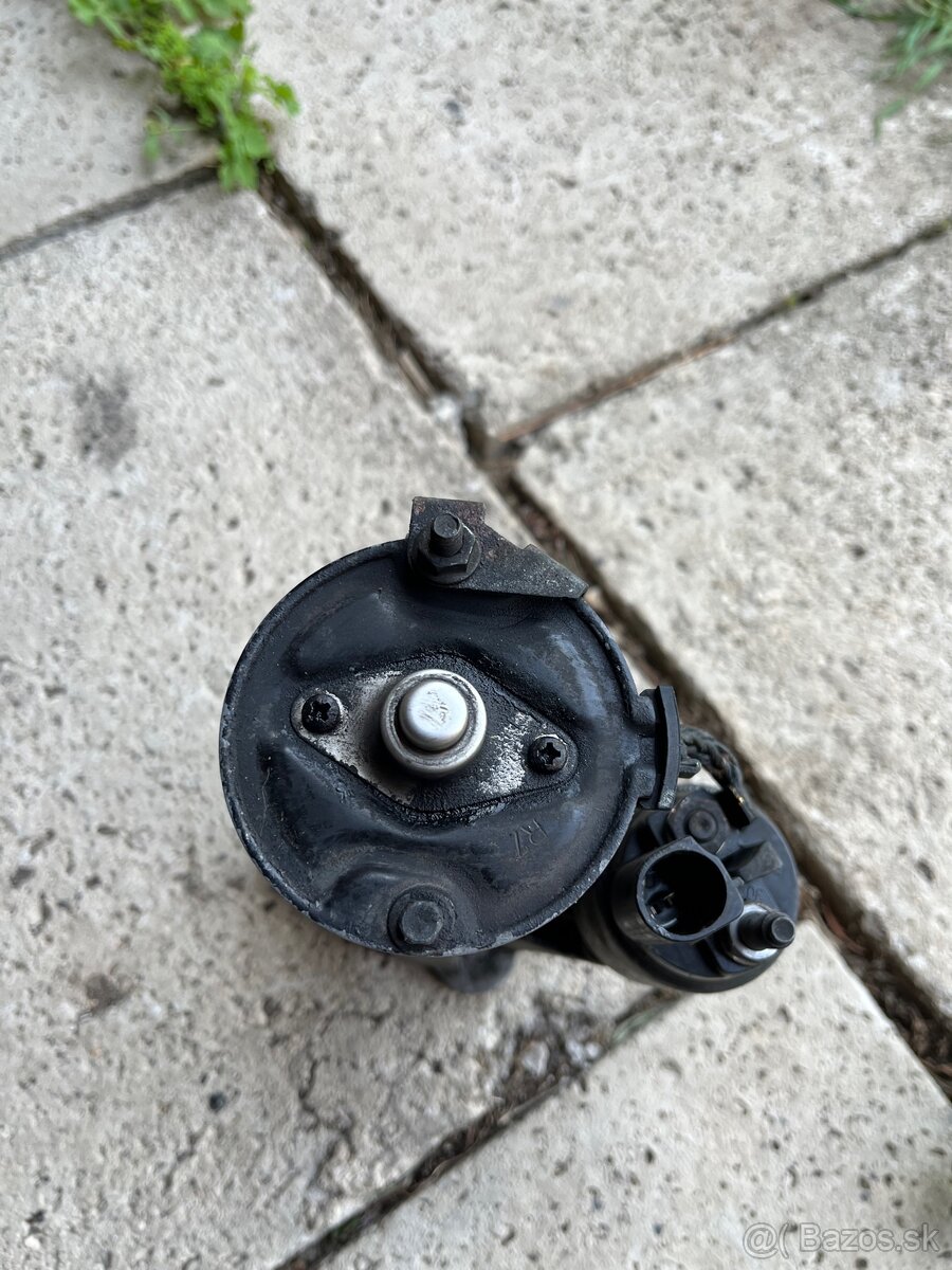 Štartér audi a4 b7 - 2