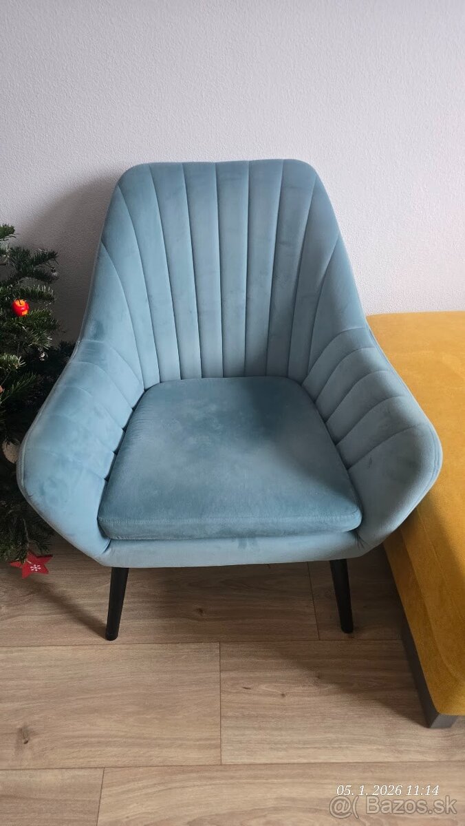 Modré kreslo, čierne nohy - 2