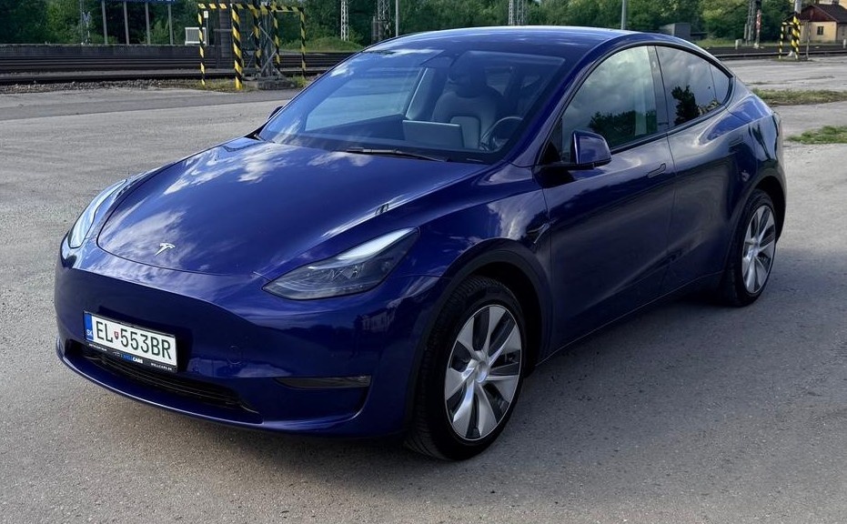 Tesla model Y - 2