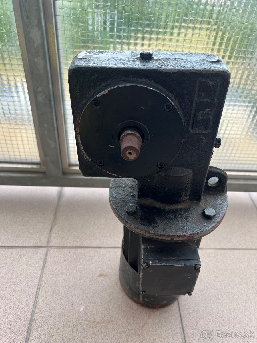 Elektromotor s prevodovkou - 2