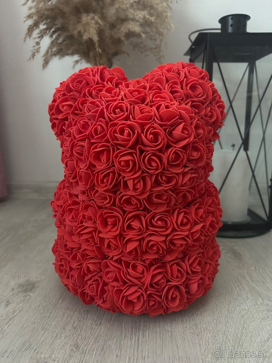 Macko z ruží - 2