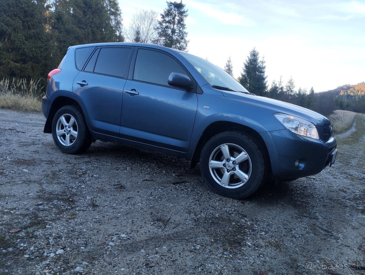 Toyota RAV4 2.0 Benzín - 2