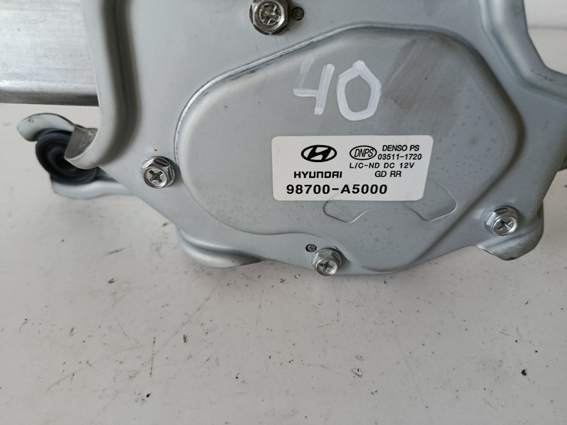 motorcek stieracov zadny hyundai i30 98700a5000 40€ - 2