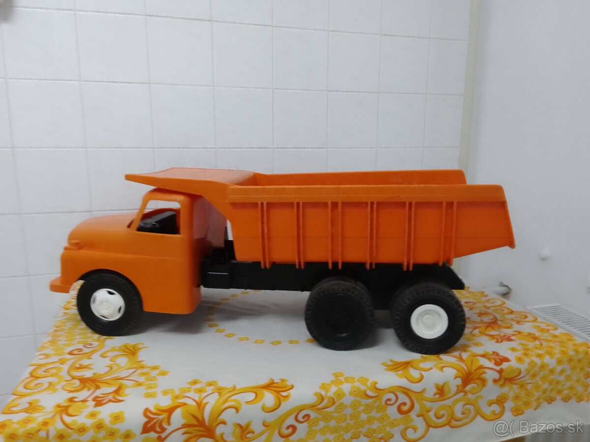 RETRO Auto Tatra 138 - 2