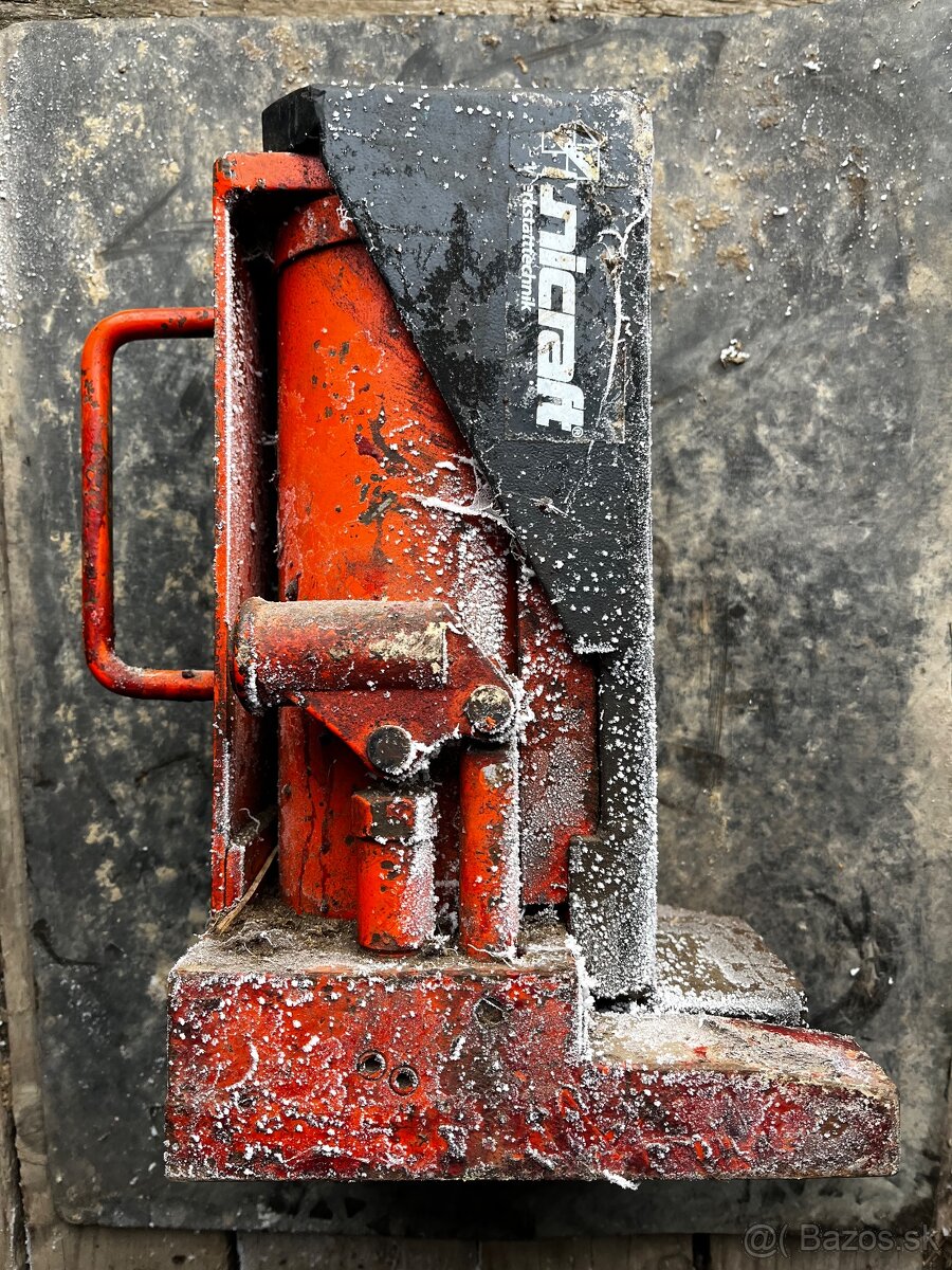 Hydraulicky zdvihak. - 2