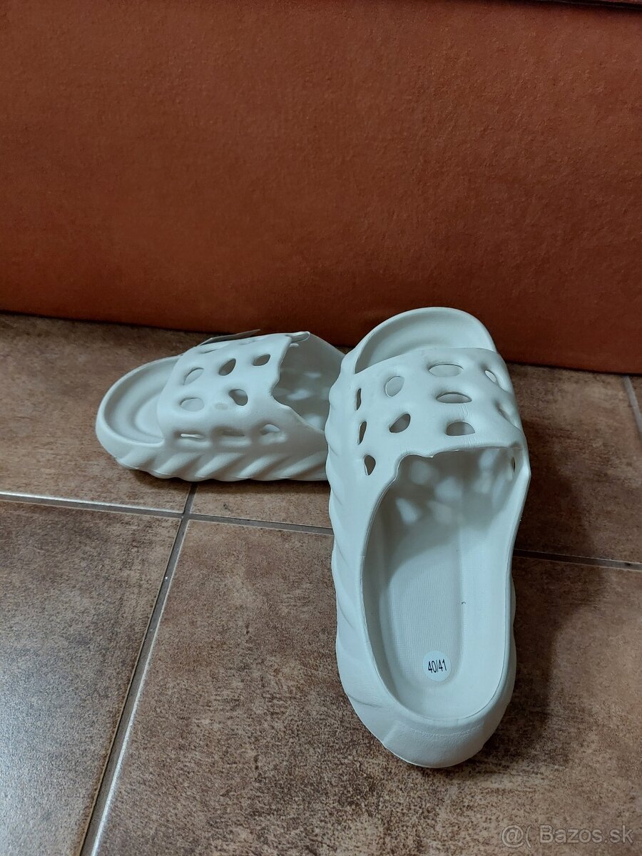 Gumené šľapky-NOVÉ - 2