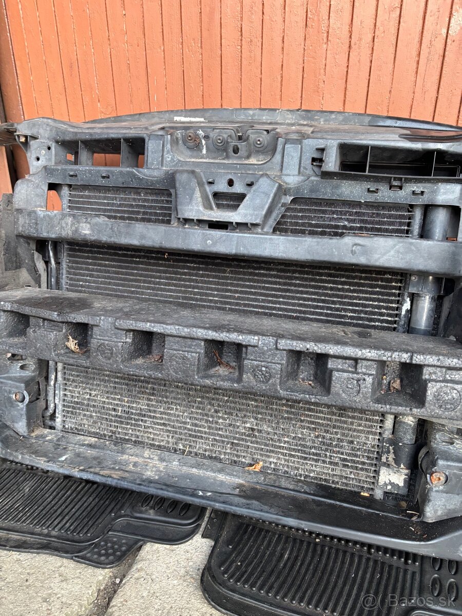 VW touran 1.6 fsi predné čelo - 2