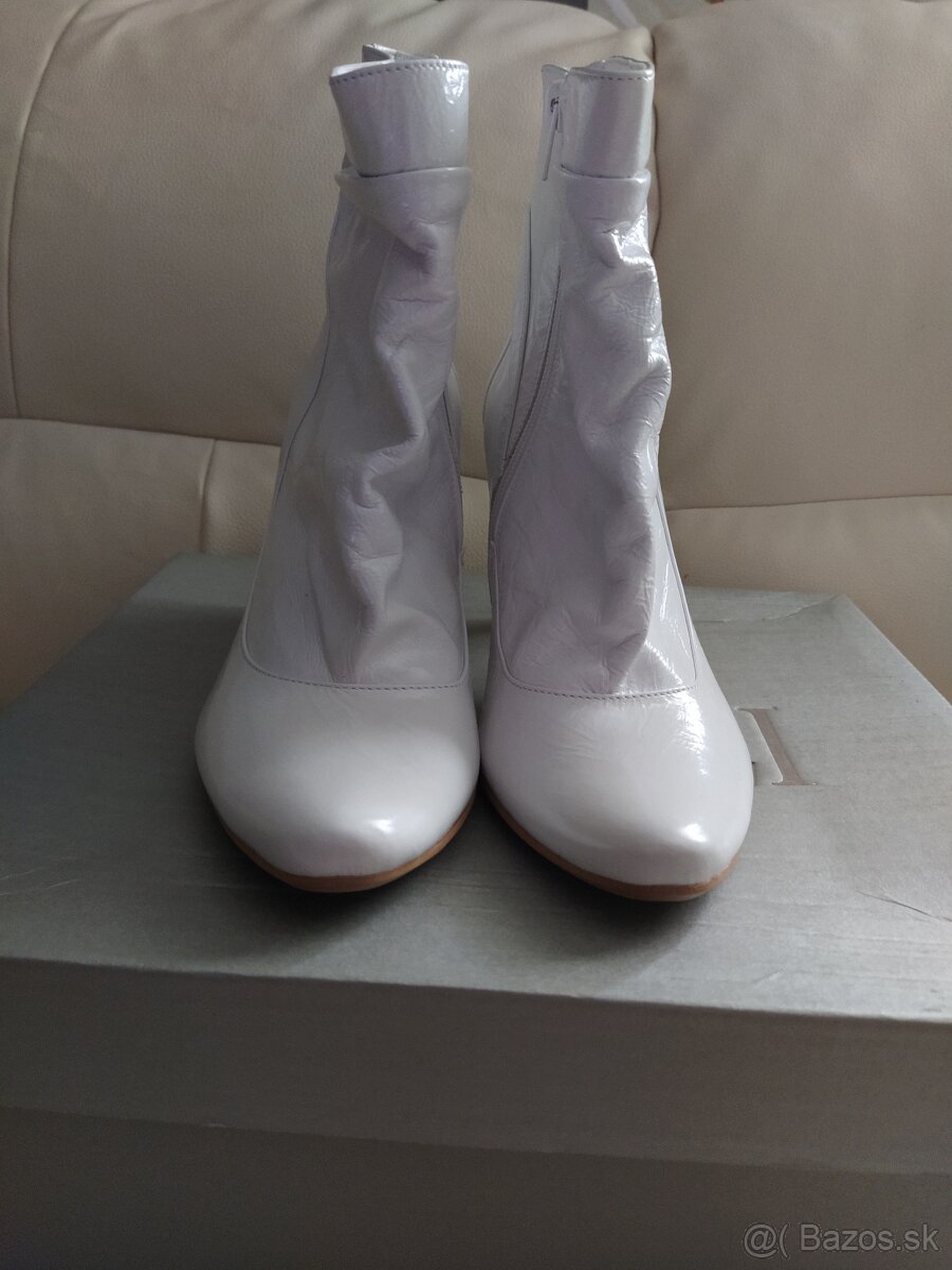 NOVÉ kožené biele jesenné čižmy veľ. 37 (osobný odber) - 2