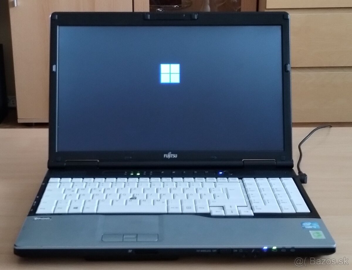 Fujitsu E752, Intel i3-3110M@2,40GHz, 4GB DDR3, 32GB SSD - 2