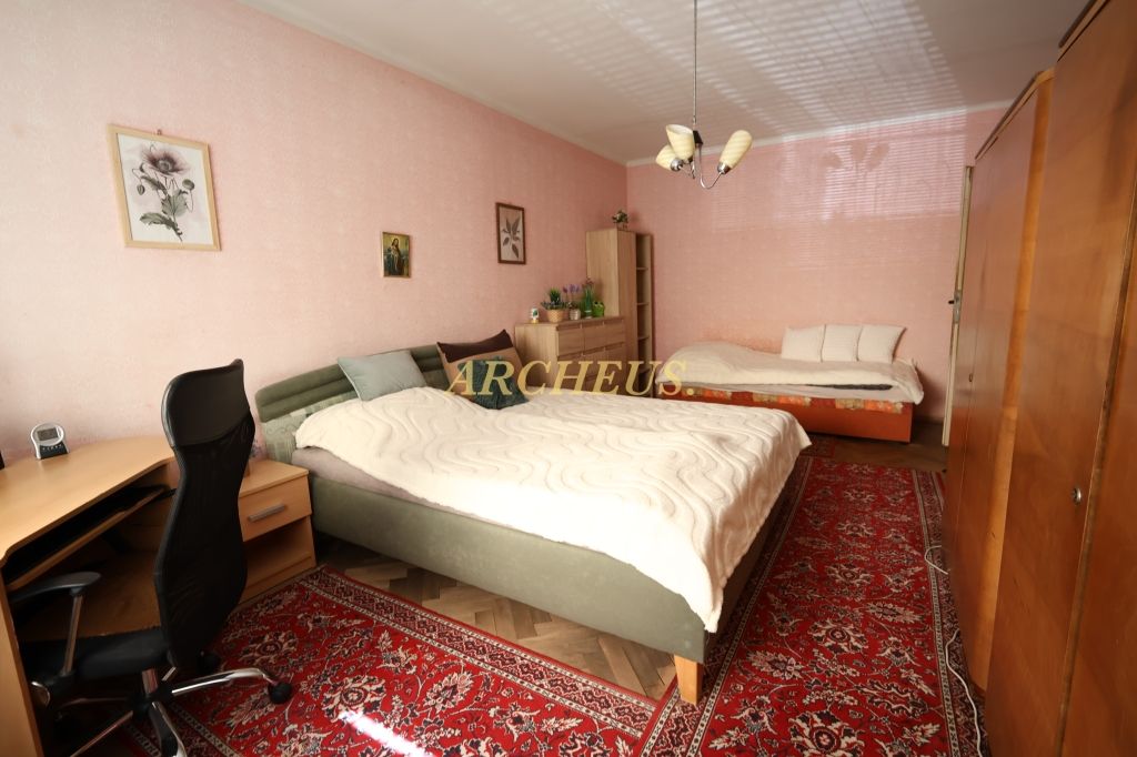 Veľký 2-izbový byt v pôvodnom stave na prerábku - 2