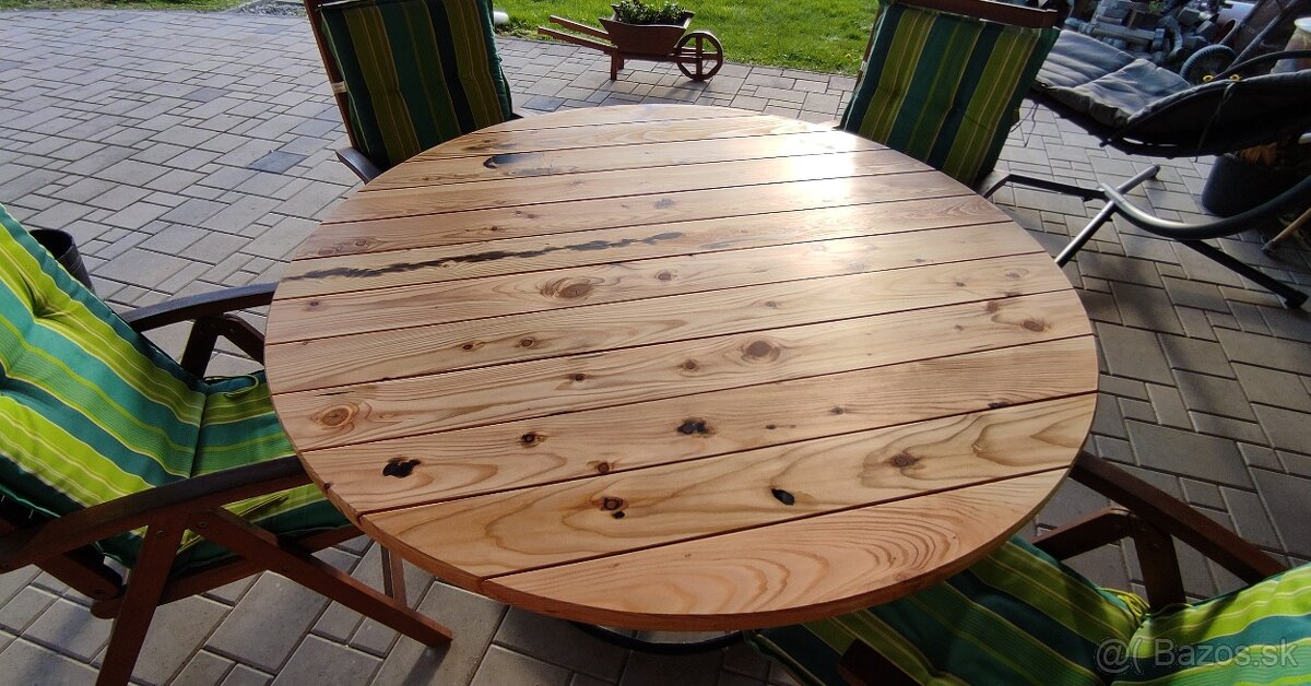 Okruhly masivny dreveny stol - 2