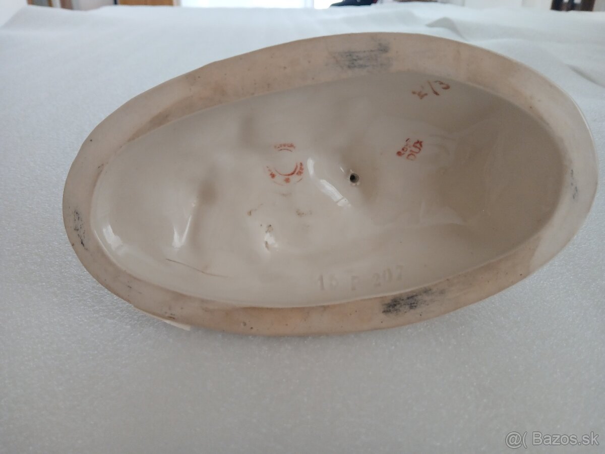 Akt v tráve-Royal Dux - 2