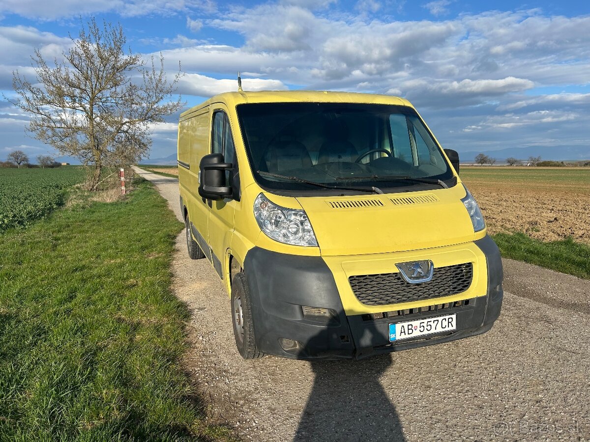 PEUGEOT BOXER 2,2 HD pre 3 osoby - 2