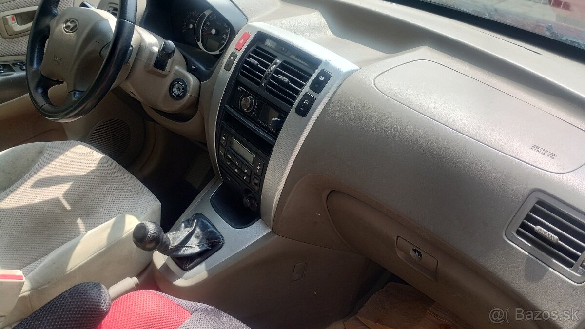 Hyundai Tucson 2.0 104kw benzín 4x4 - 2