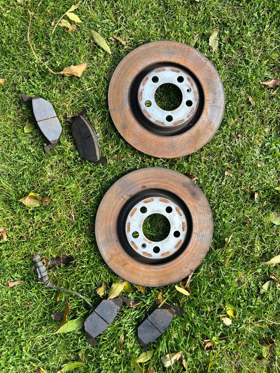 Predám zadné tlmiče a brzdové kotúče do VW golf 4 - 2