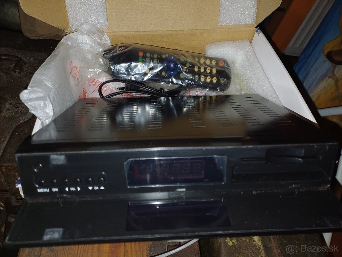 SATELITNÝ PRIJÍMAČ AMIKO SSD 550 CX - 2