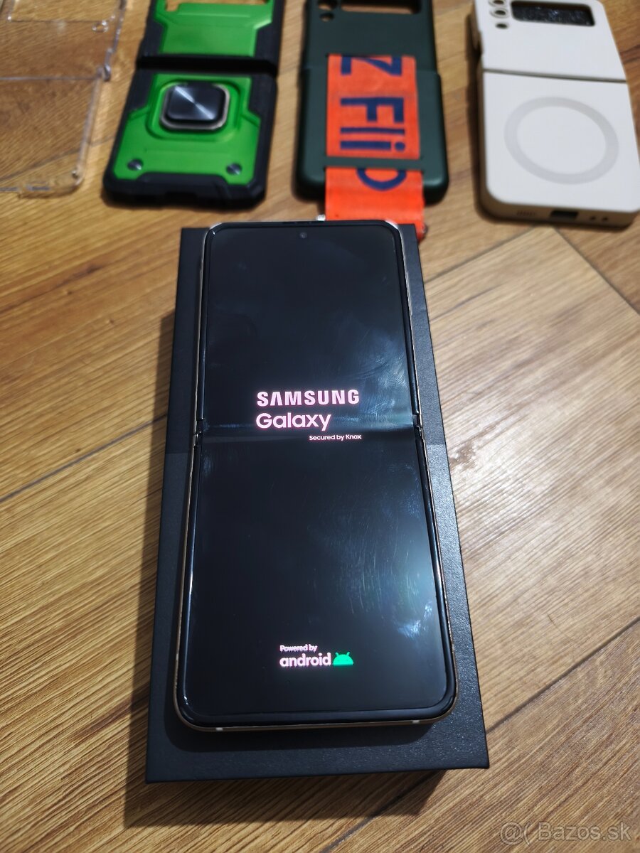 Samsung Z Flip 3 - 2