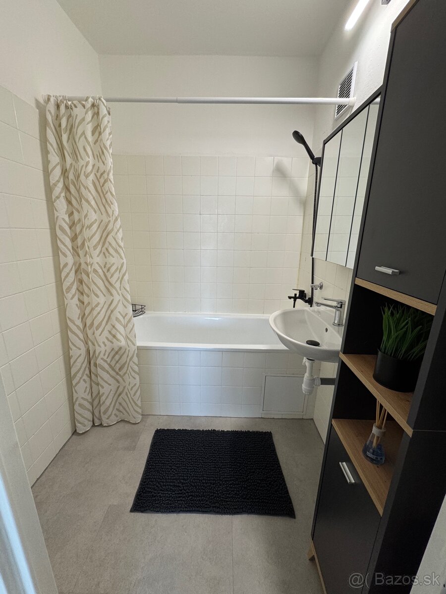 Ponúkam na prenájom 3-izbový byt s loggiou - 2