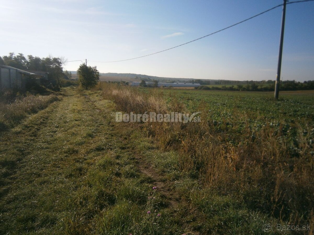 pozemok vhodný pre výstavbu rodinných domov o výmere 10 ha v - 2