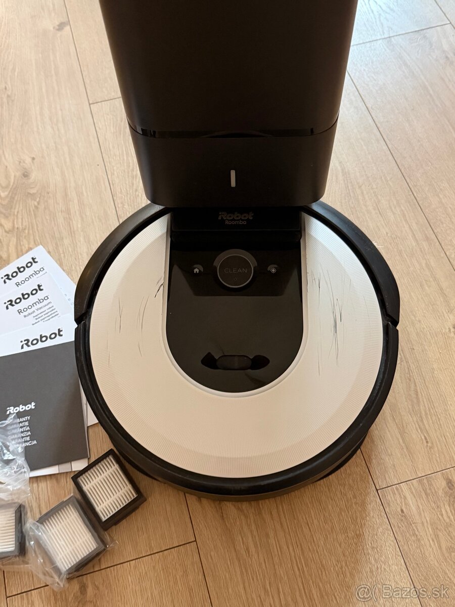 vysávač iRobot Roomba i7+ s dokovacou stanicou - 2