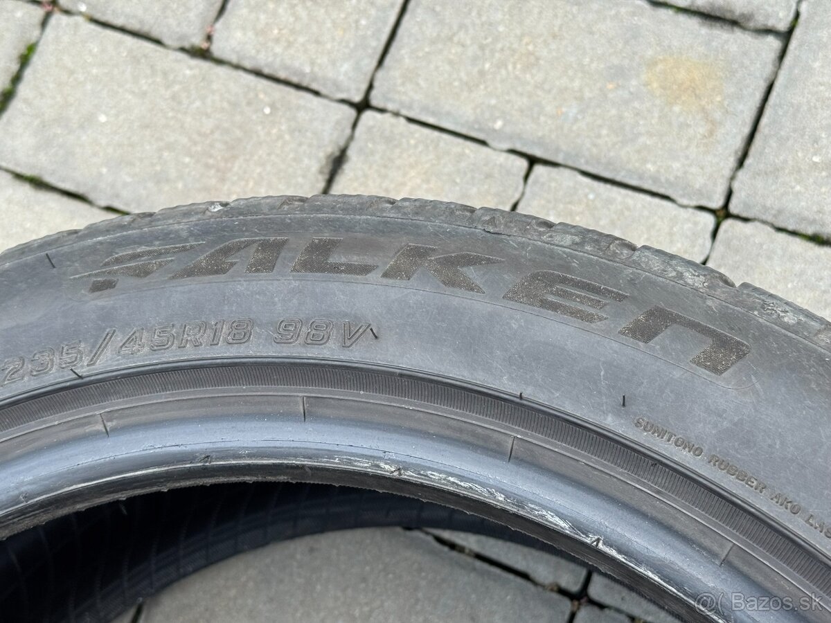 235/45 R18 - 2