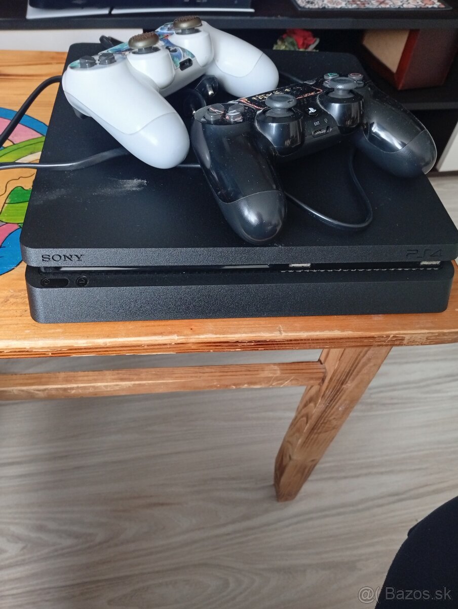 PS4 slim - 2