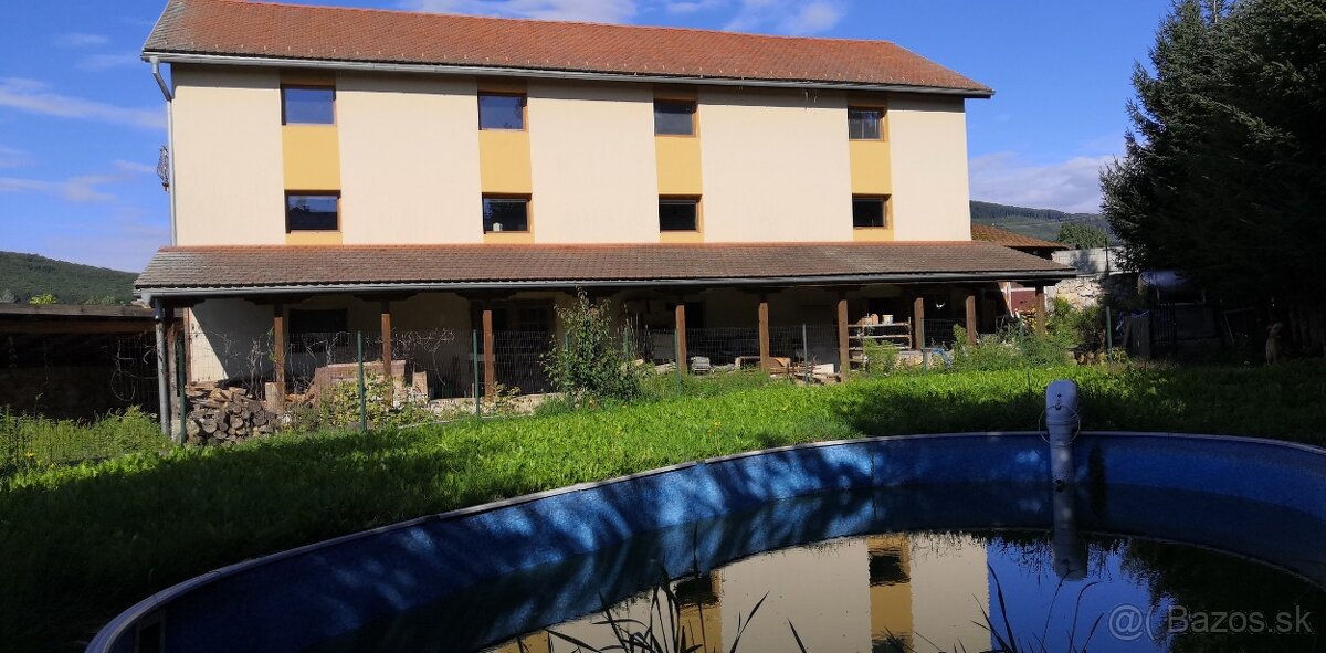 Budova v Cinobani - 2