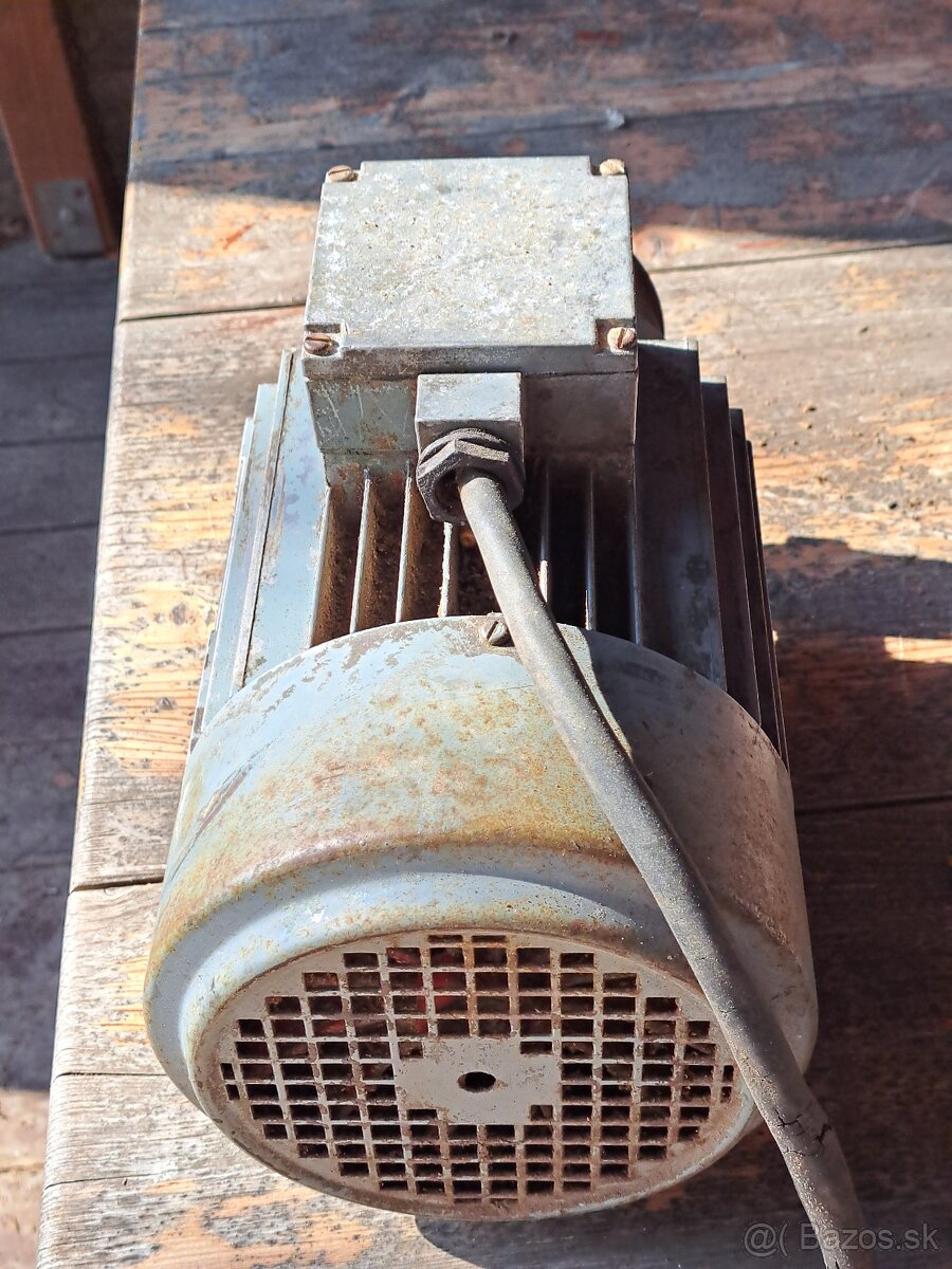 Predám elektromotor, funkčný - 2