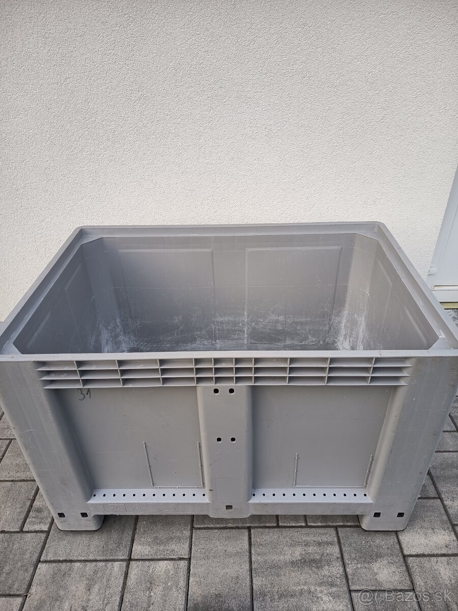Plastový box plný,uzatvárateľný - 2