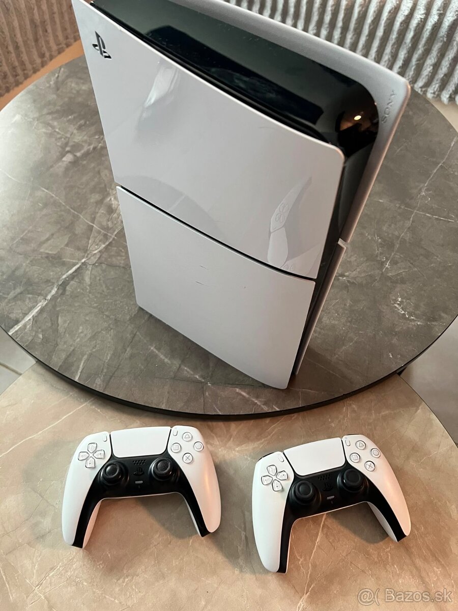 PS5 Slim + 2 ovládače – ešte v záruke - 2