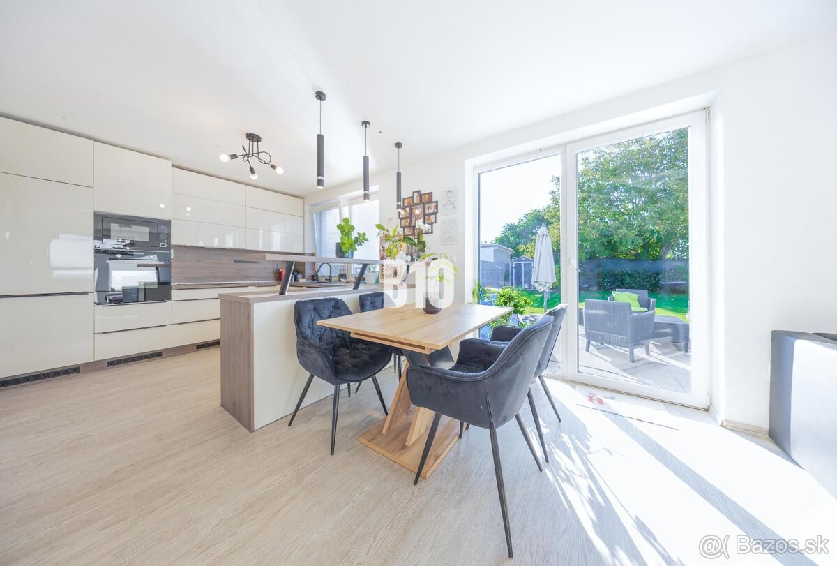 PRIESTRANNÝ 4 IZBOVÝ DVOJDOM V TICHOM PROSTREDÍ SLEPEJ ULICE - 2