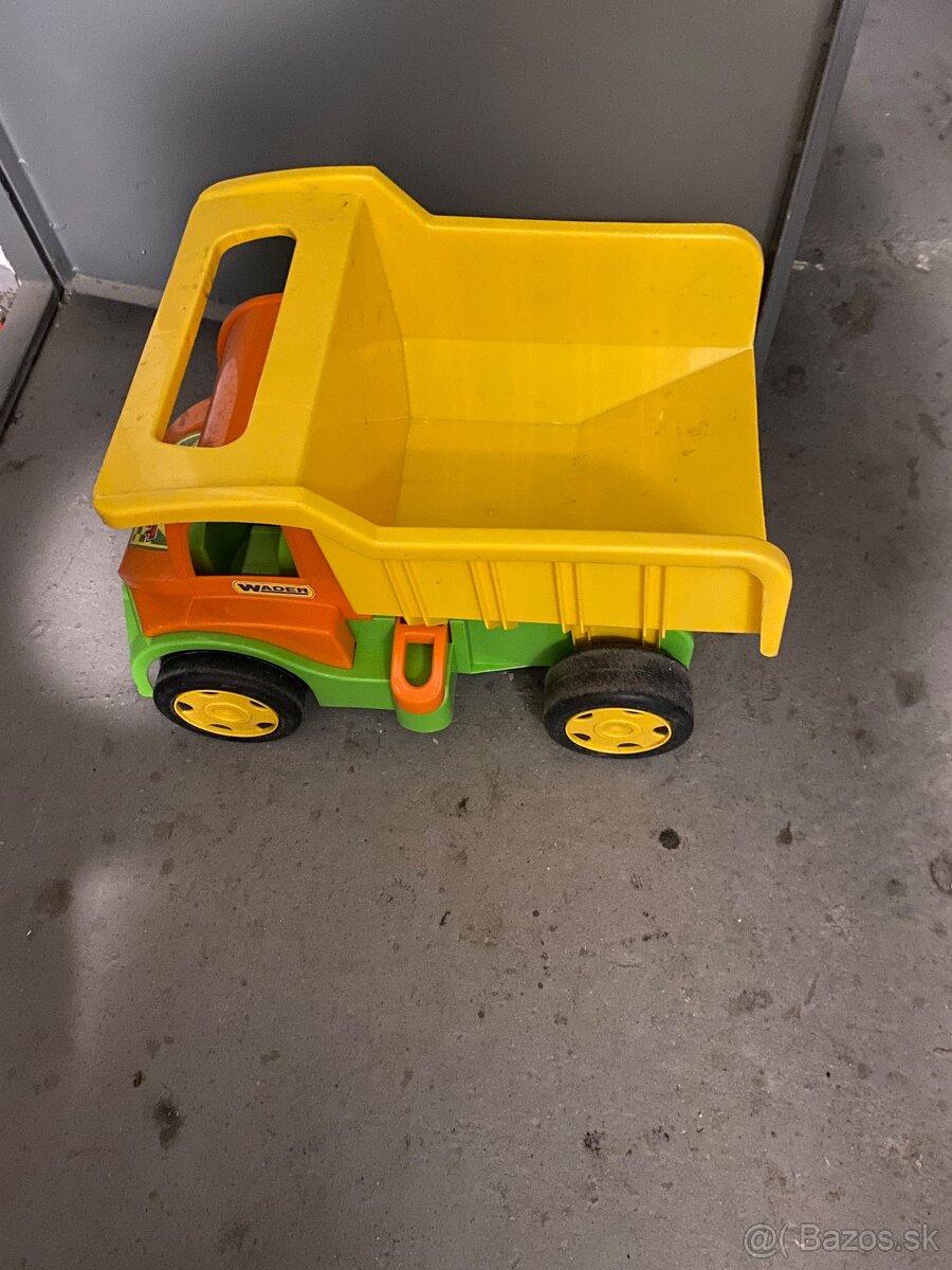 Predám plastové auto. - 2