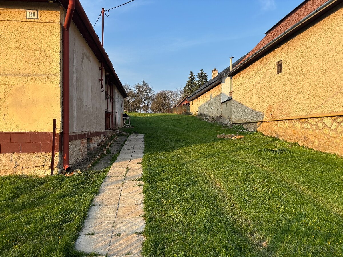 Na predaj: Rodinný dom s veľkým pozemkom a garážou – Veľaty - 2