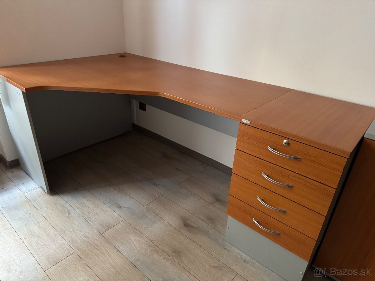 Kancelársky stôl - 2